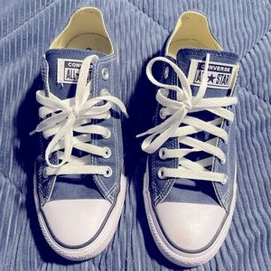 Blue Low Top Converse Tennis Shoes. Size 6 men / 8 women.